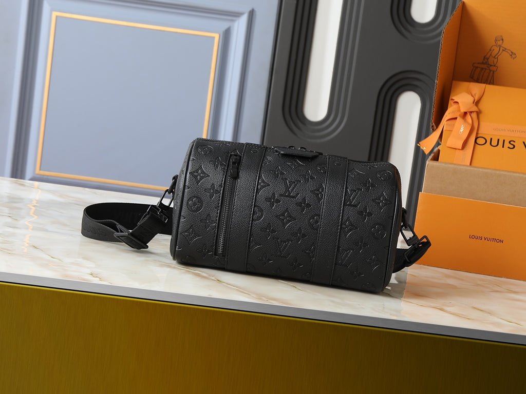 B1R15E144 Popular leather bag