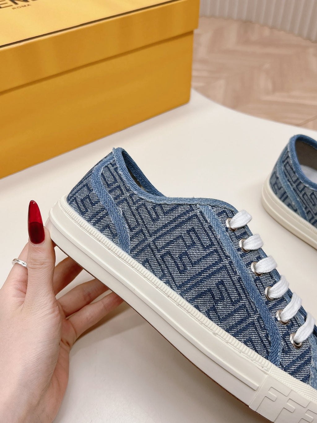 Z2Q105F423 Popular high-quality Shoes