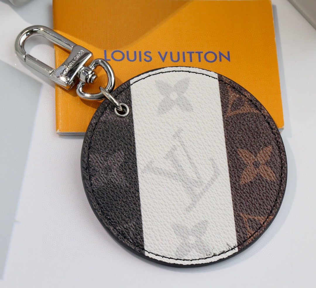 A1Z105E90 Popular bag 's charms accessories