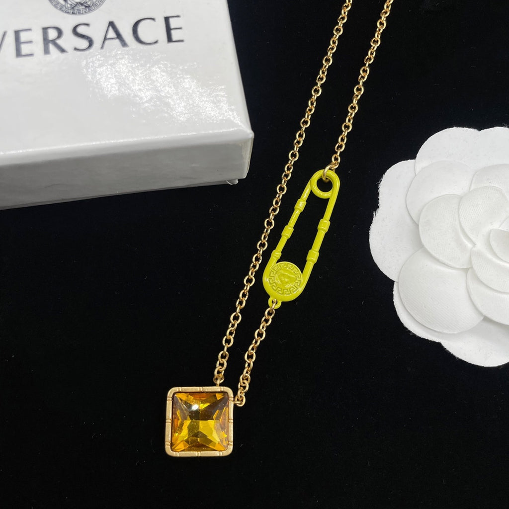 X1R75B47X Popular  Necklaces