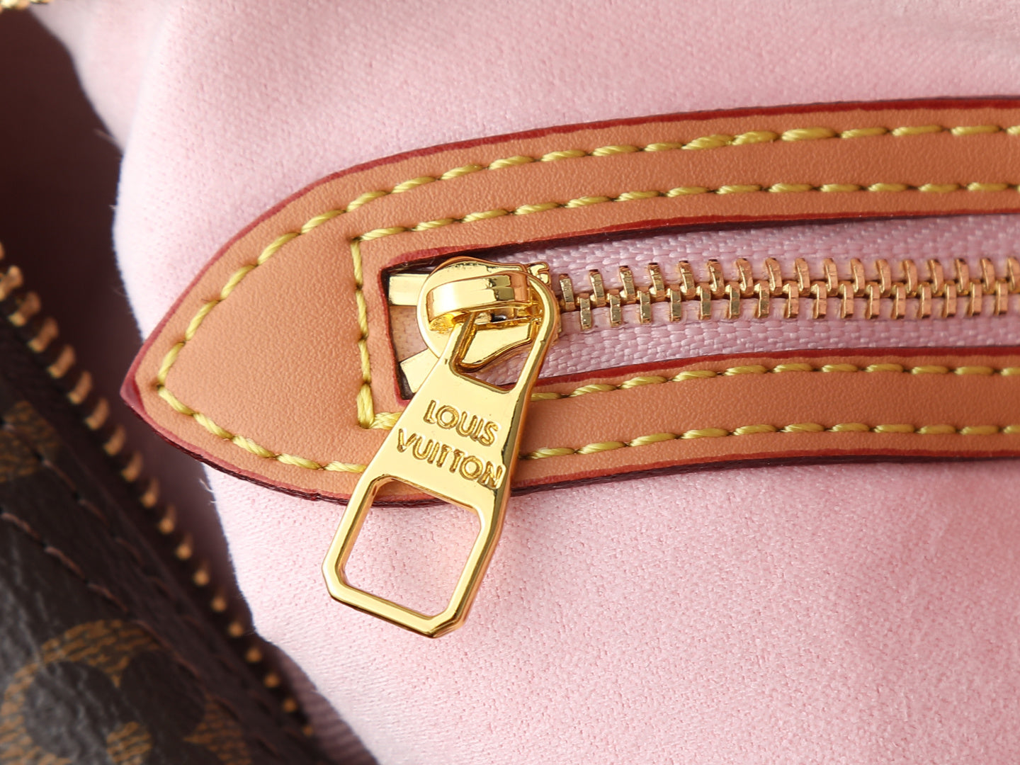 B1P36E23 Popular leather bag
