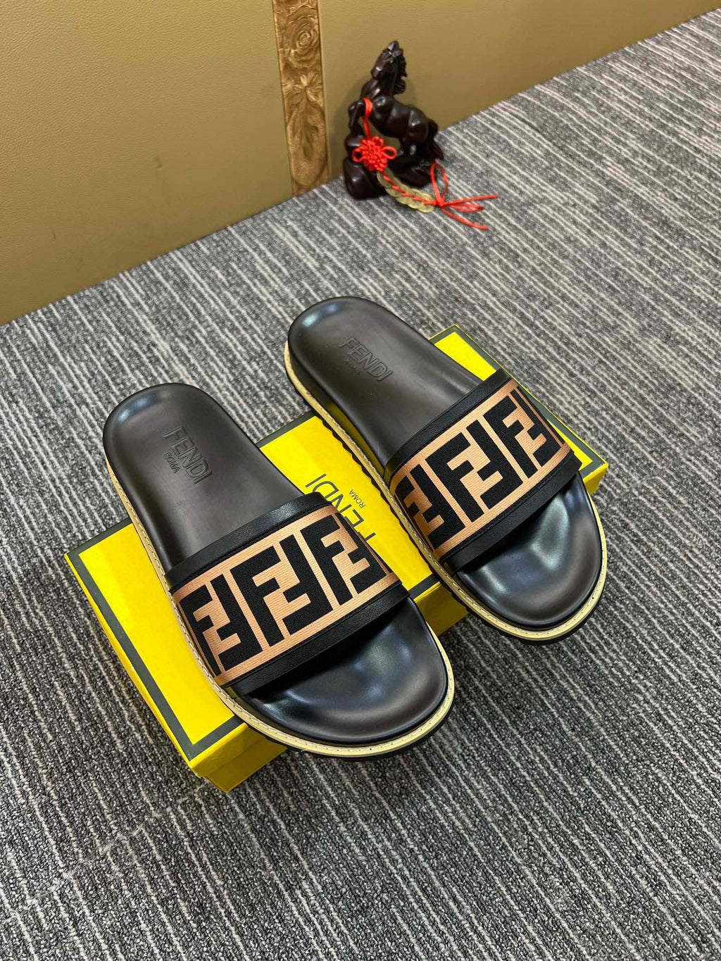 Z5XF103 Popular Slippers