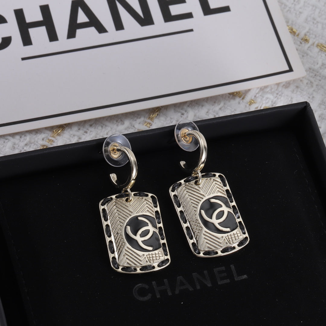 X1Z54C311E Popular Earrings