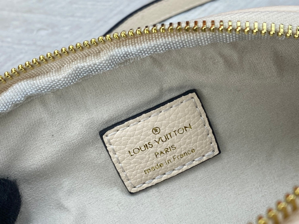 B1N55E57 Popular  leather bag