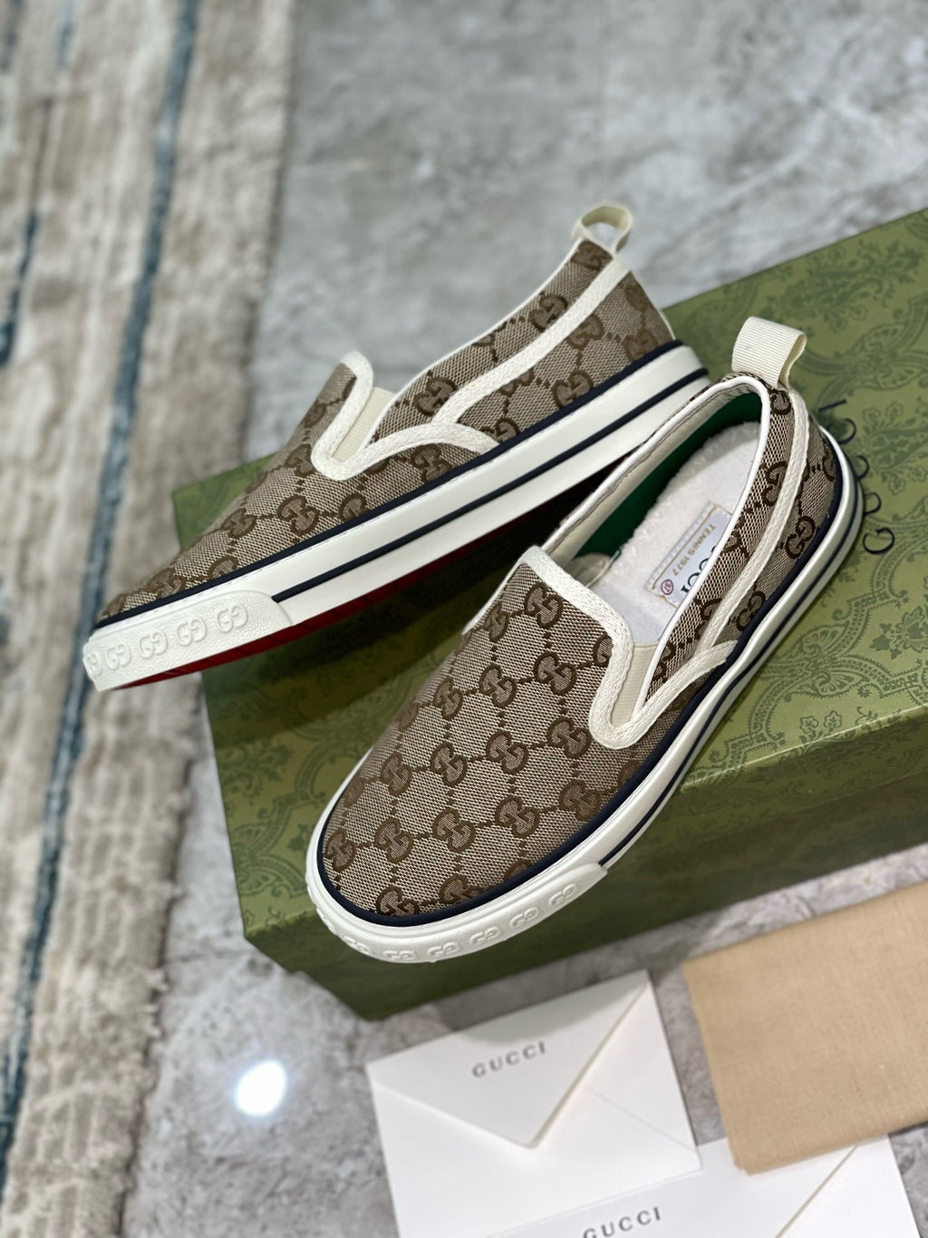 Z2Q105B213 Popular high-quality Shoes