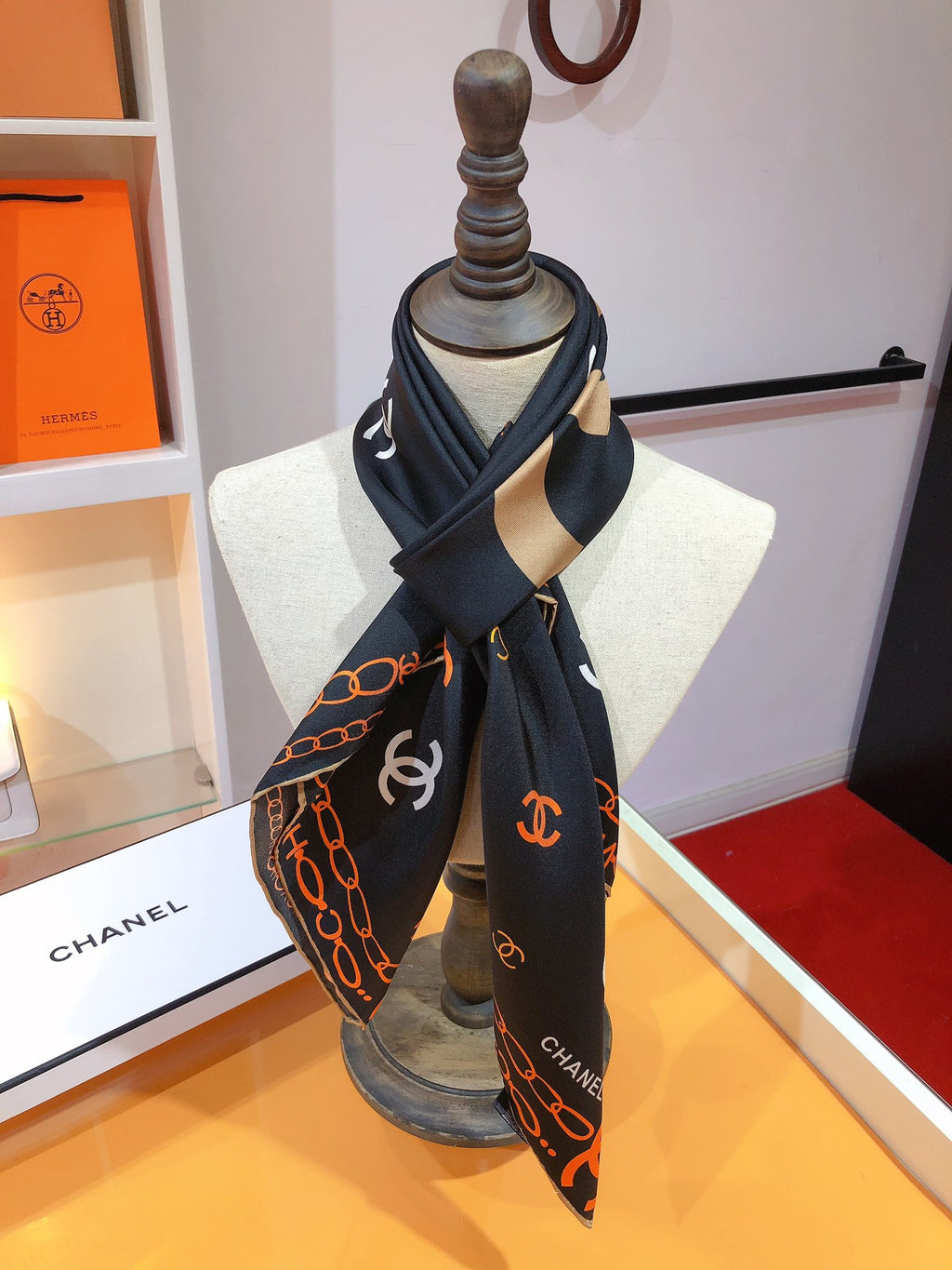 W1N46C13 Popular Silk Scarve