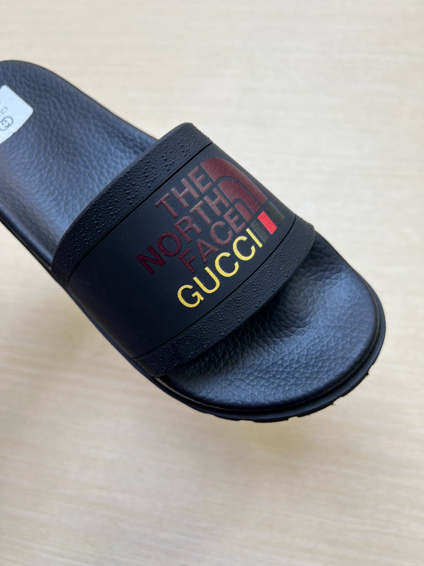 Z5R66B28 Popular Slippers
