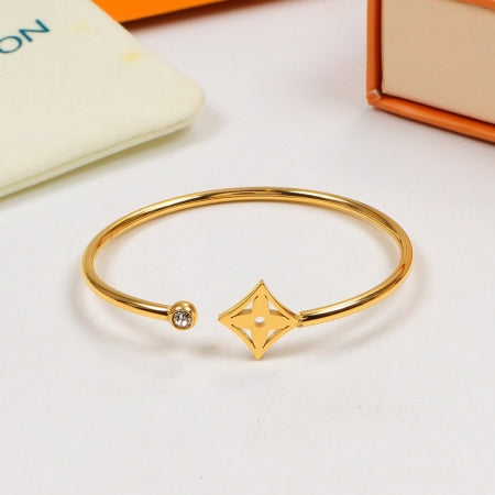 X2B60E11K  Popular Bracelets （A set contains three items）