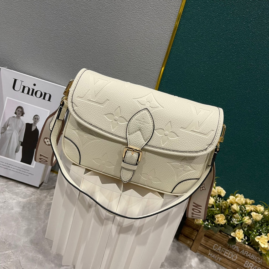 B12X44E318 Popular   leather bag 