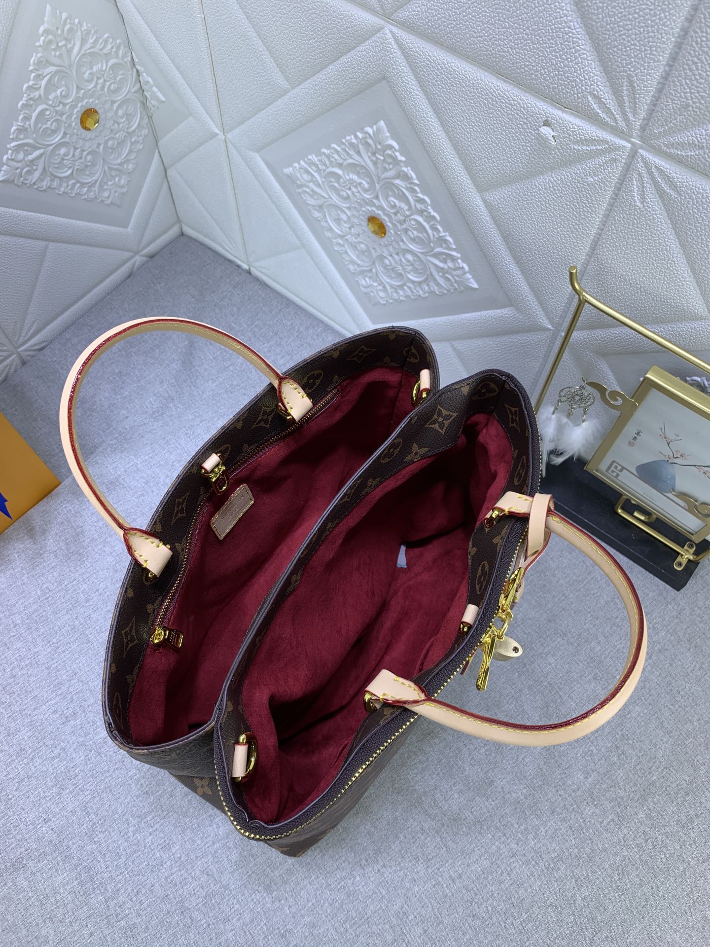 B12X44E330 Popular   leather bag 