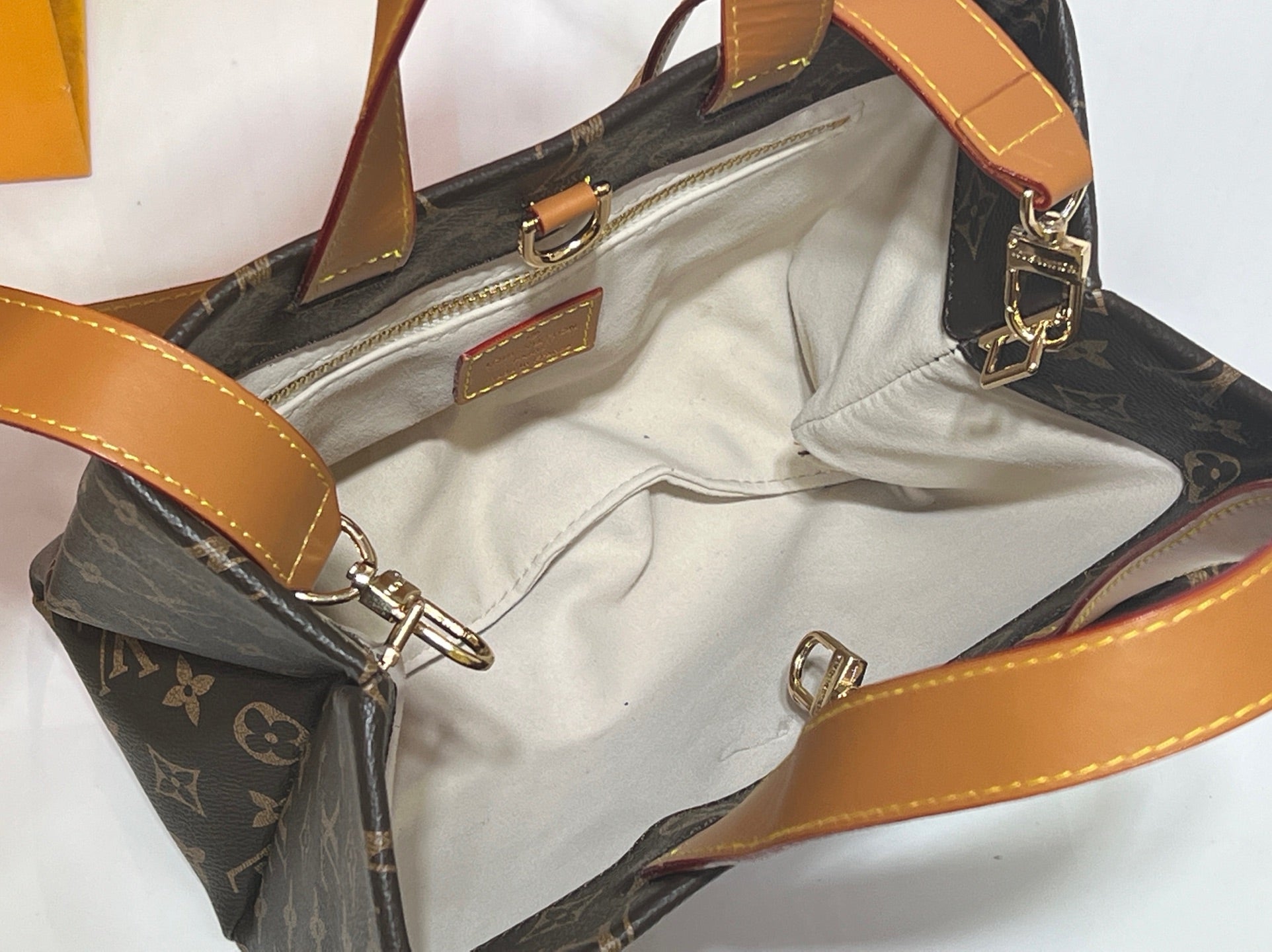 B1P46E48 Popular leather bag