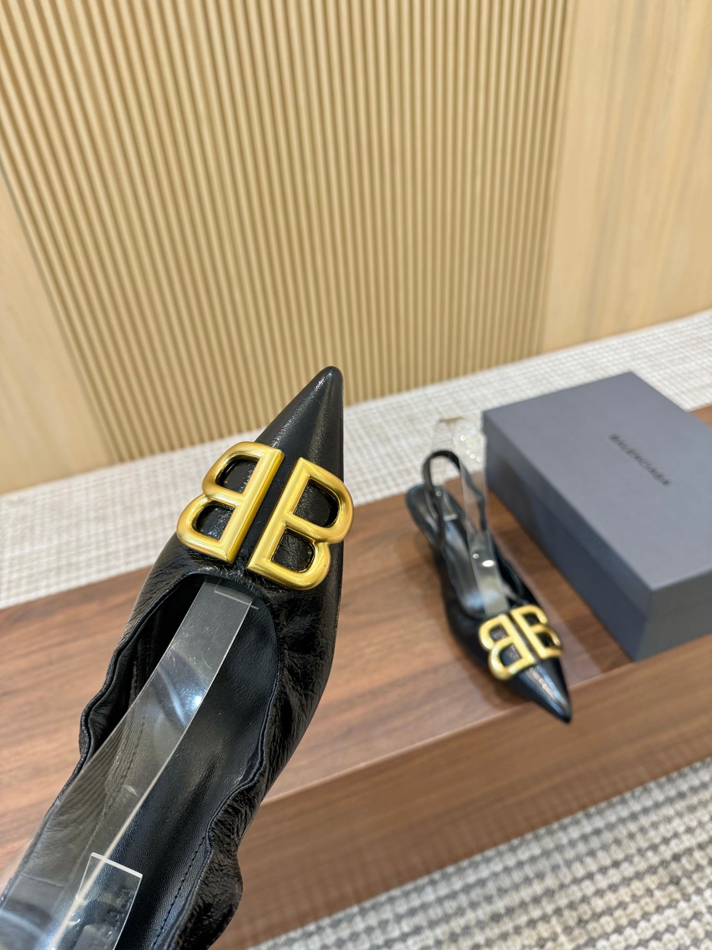 Z2Q55J45 Popular  leather High heels