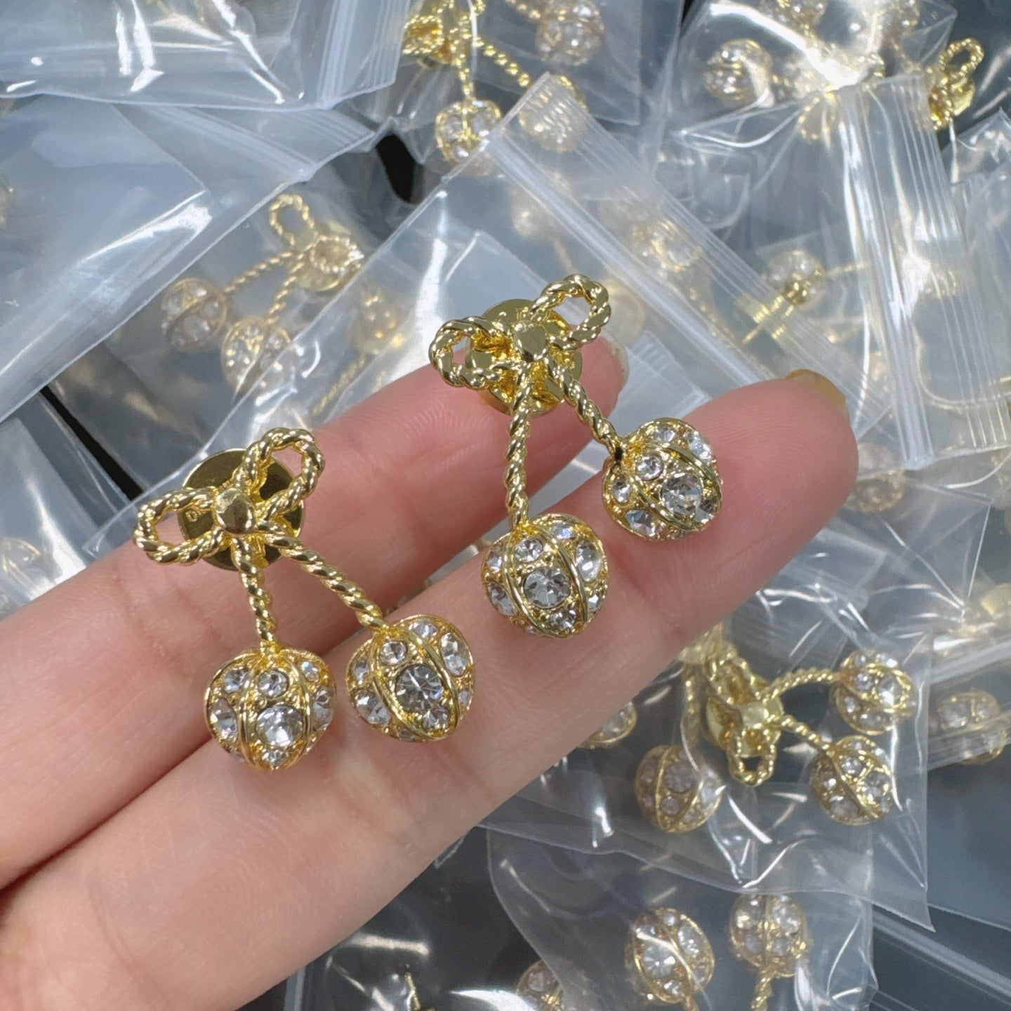 X1Q85VL109X Popular Necklace. Earrings