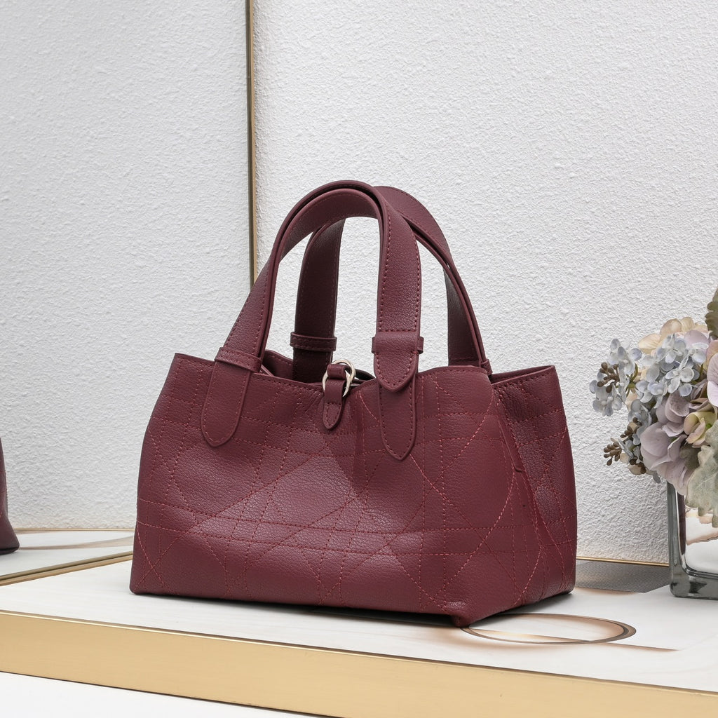 B1R76D42 Popular leather bag