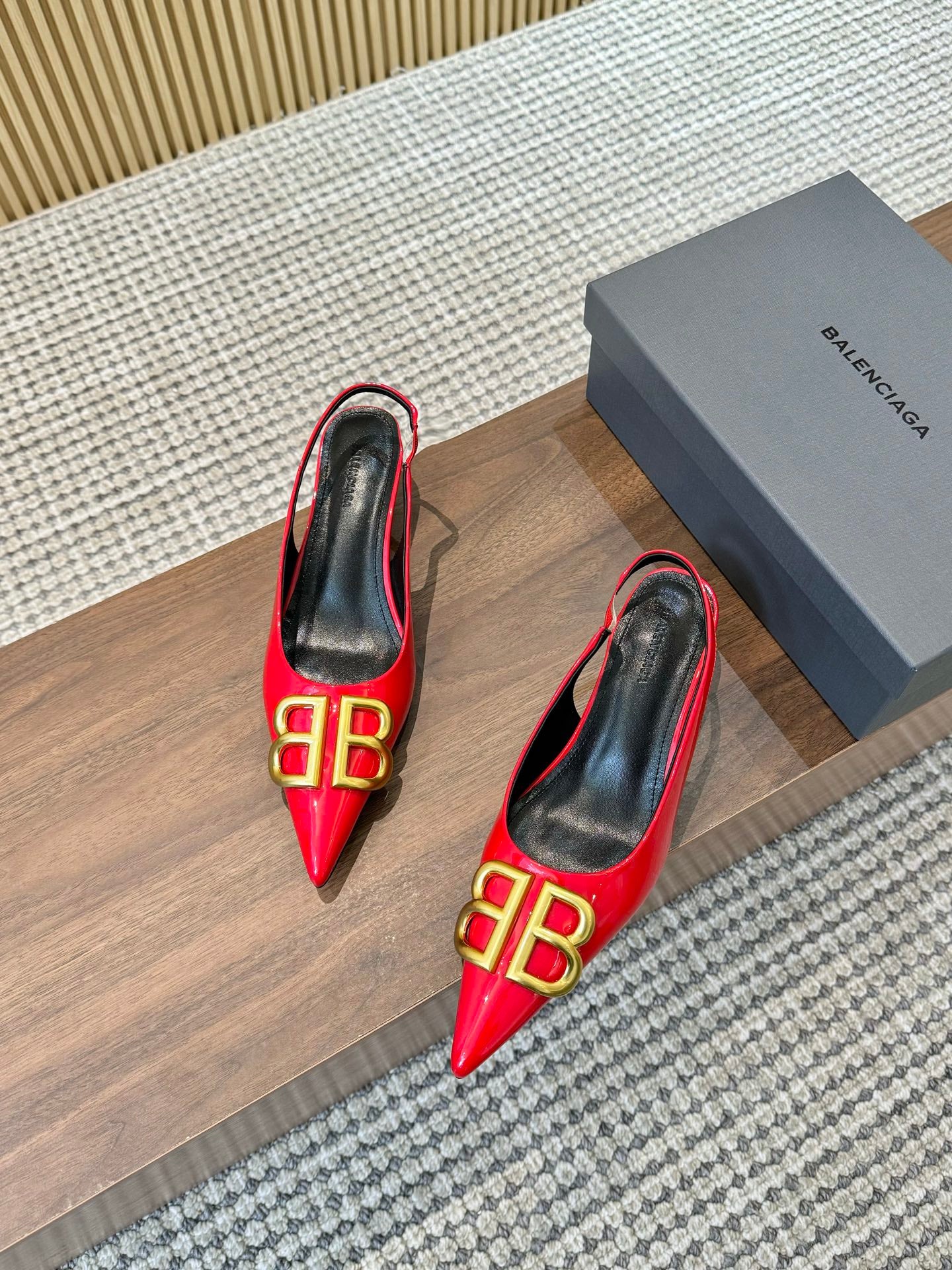 Z2Q55J45 Popular  leather High heels