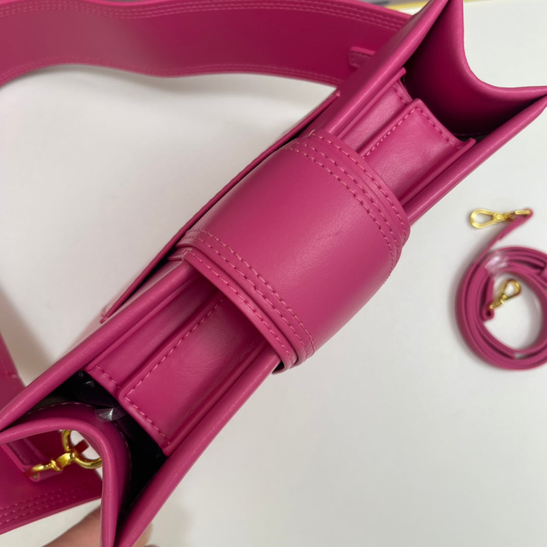 B1P36A25 Popular leather bag