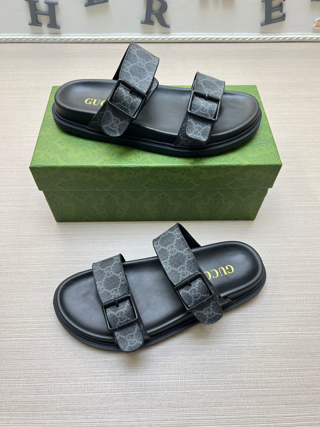 Z5ZB92 Popular slippers