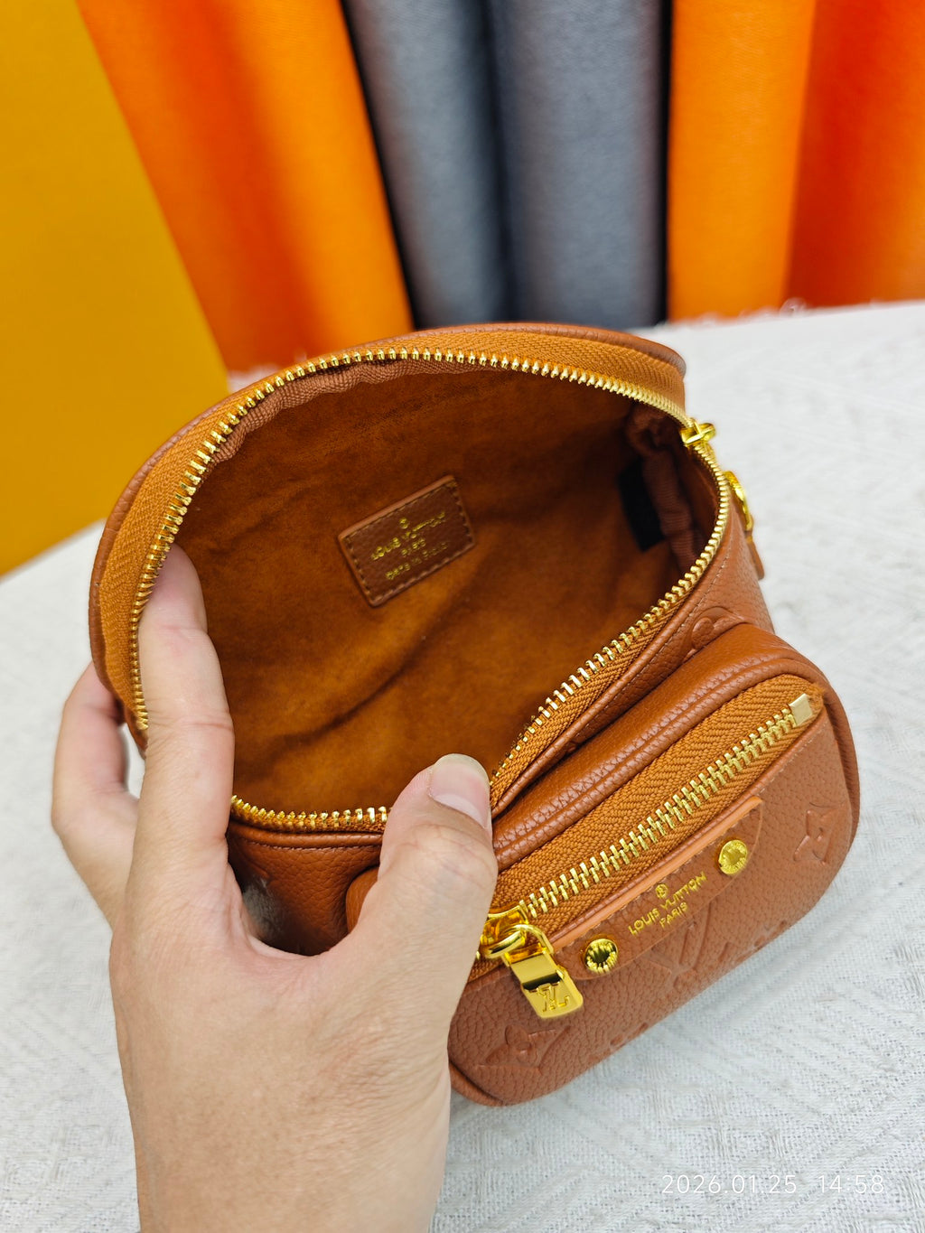 B1P46E75 Popular leather bag