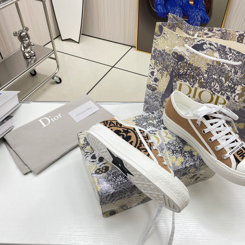 Z1XD66 Popular shoes