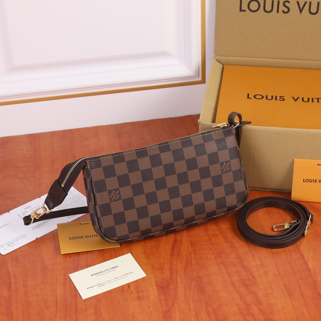 B1X102E17 Popular  leather bag 