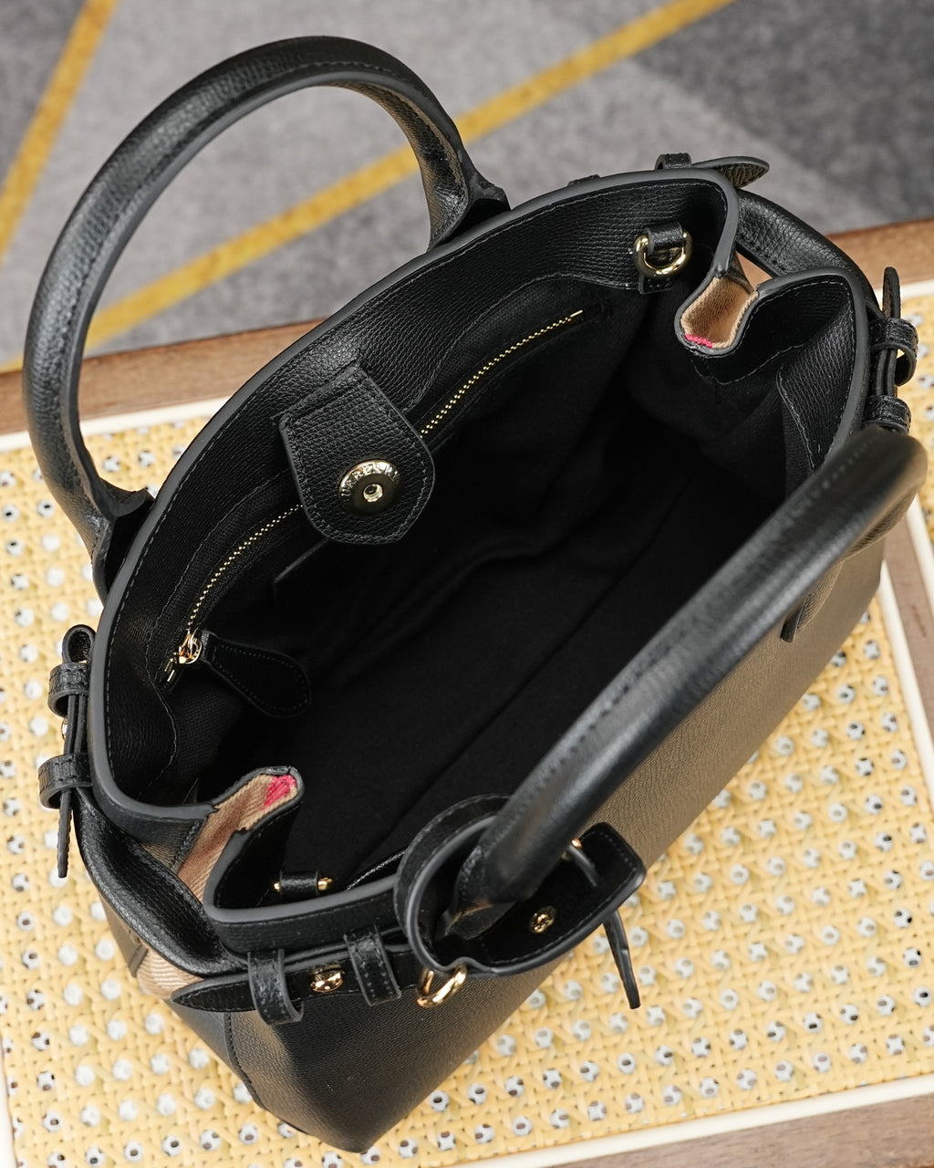 B1R76R20  Popular leather bag