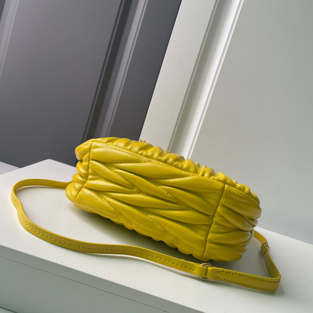 B1P46A116 Popular leather bag