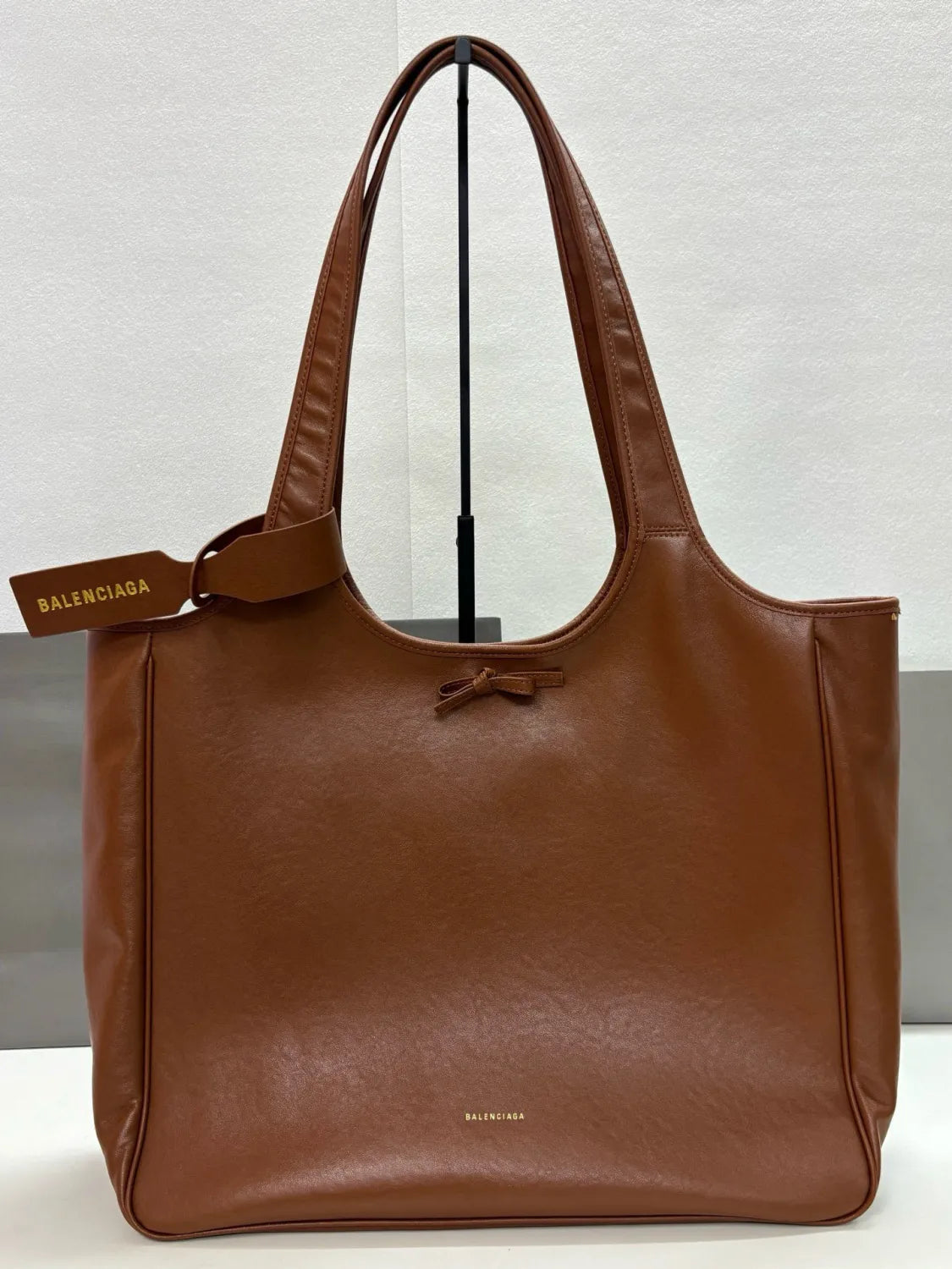 B1P46J147 Popular leather bags
