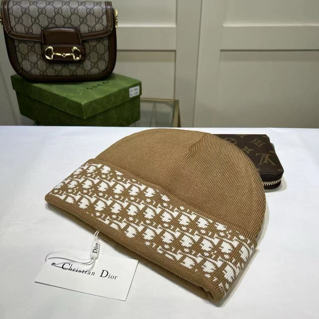 M1R86D37 Popular hats