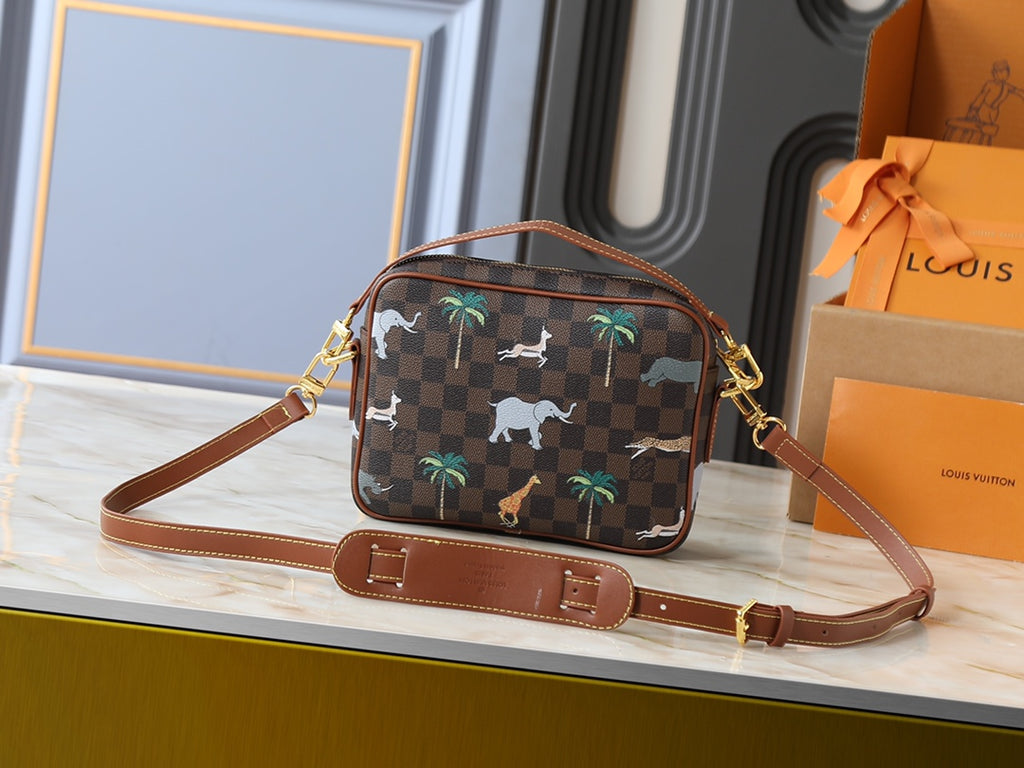 B1P46E109 Popular leather bag