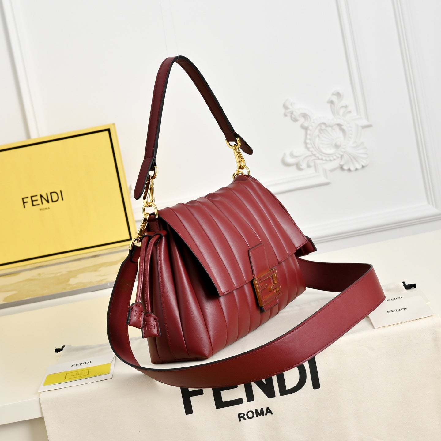B1P36F106 Popular leather bag