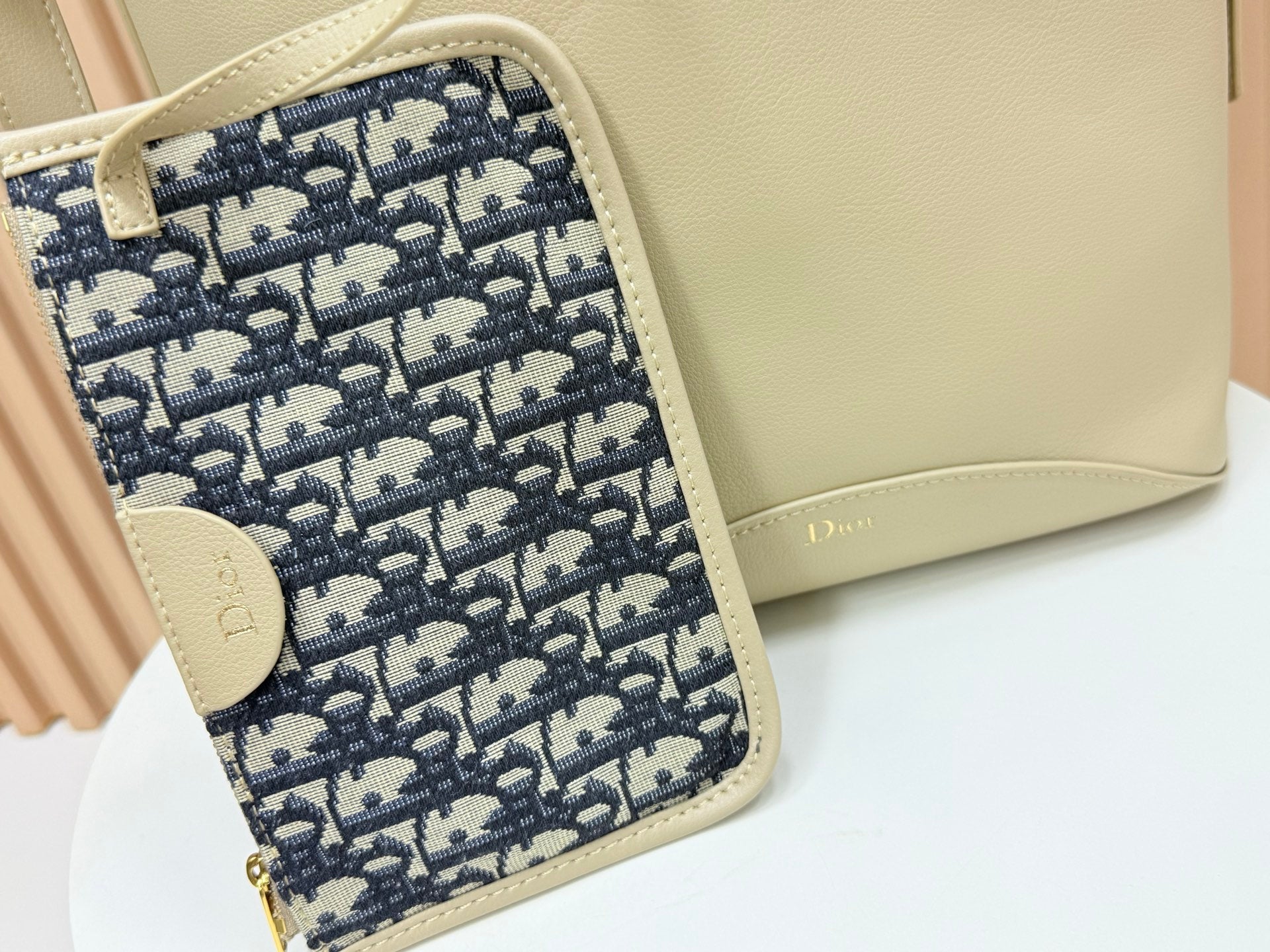 B1R76D45 Popular leather bag