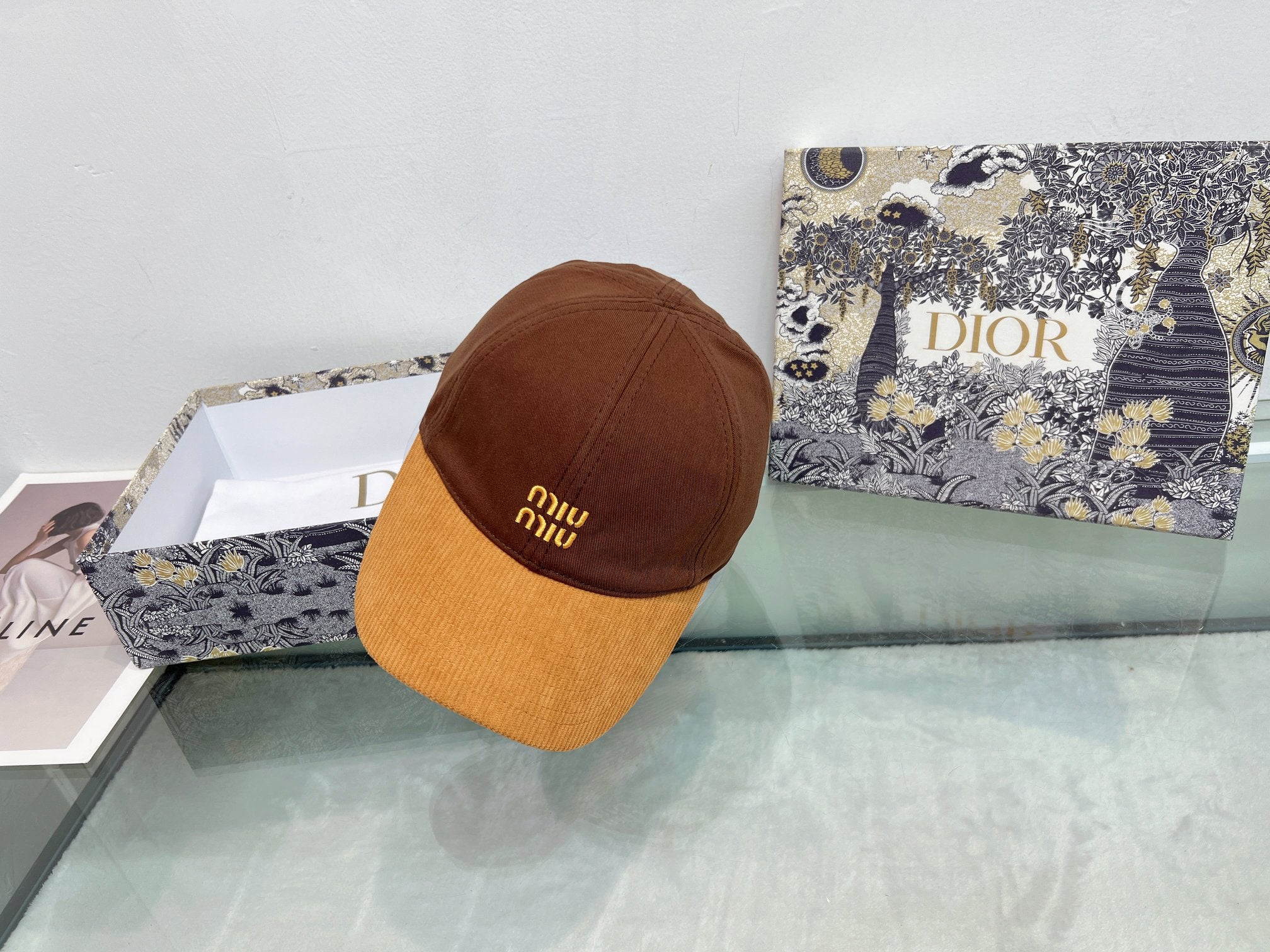 M1Q105A116 Popular hats
