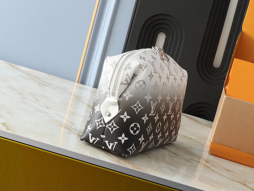 B1X104E61 Popular    leather bag