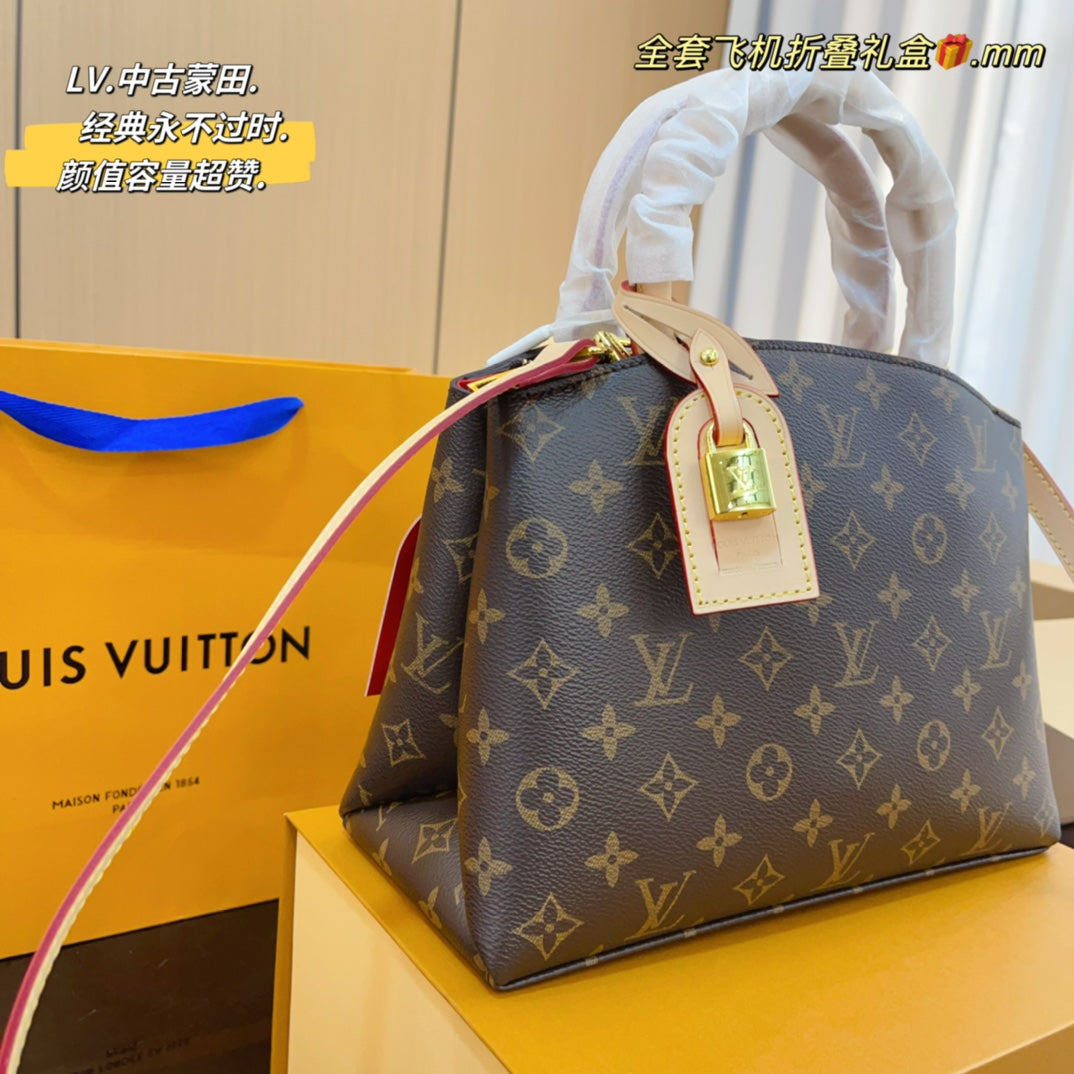 B6X103E196 Popular leather bag 