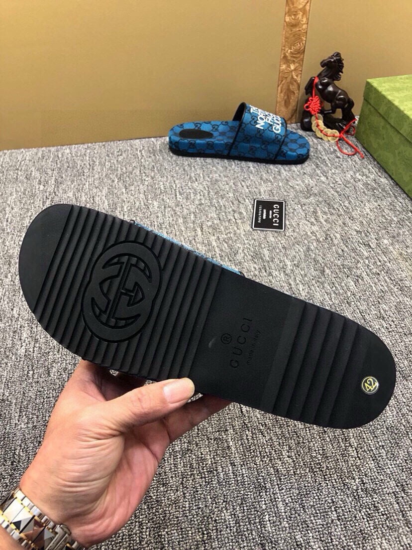 Z5R76B3 Popular Slippers