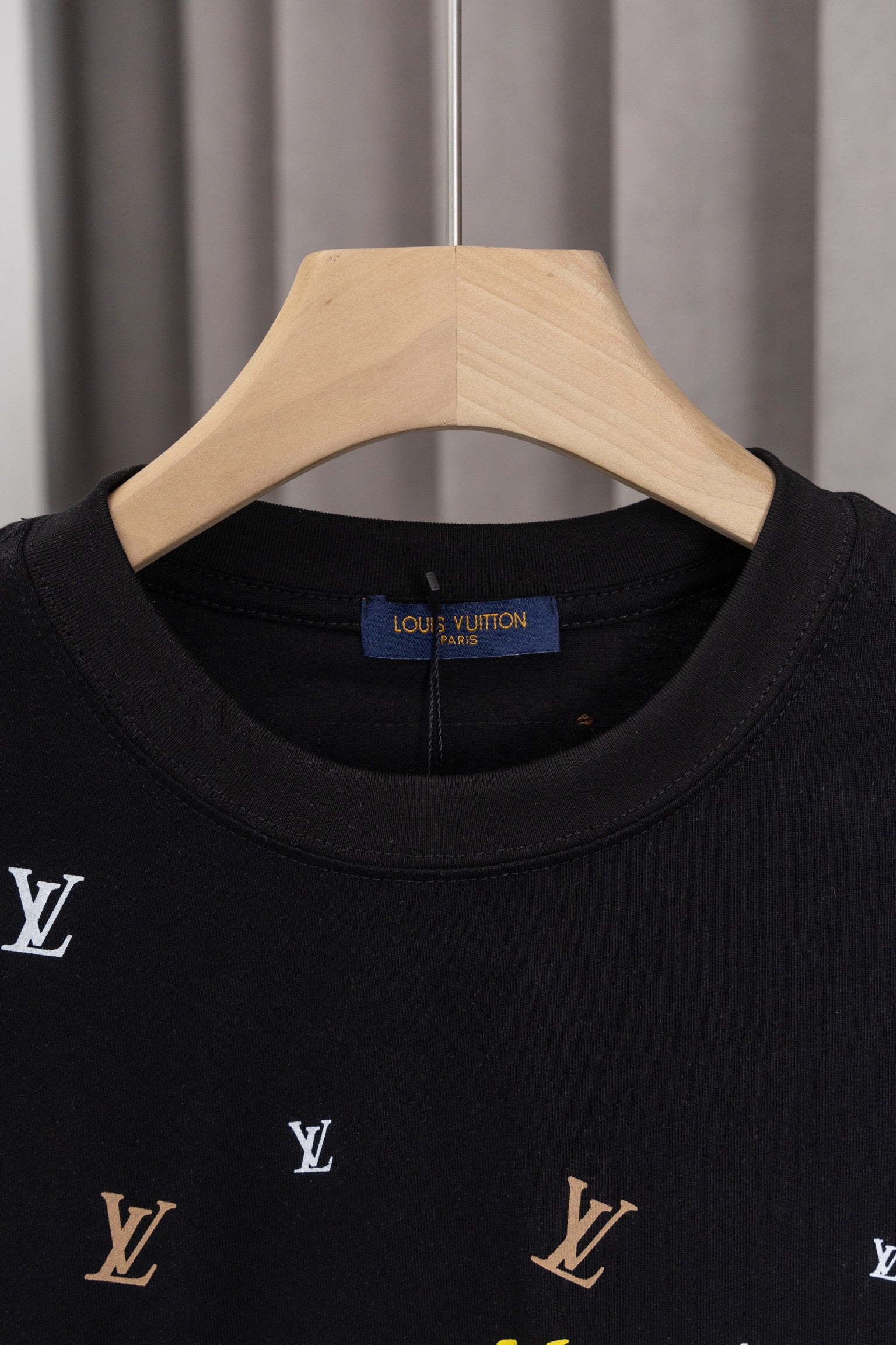 U1W25E1  Popular T-shirts