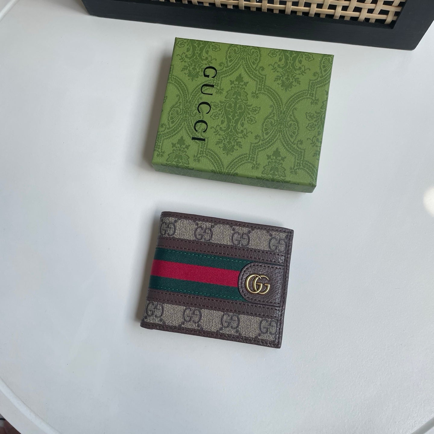 B1X46B7 Popular leather wallets ( with full packaging )