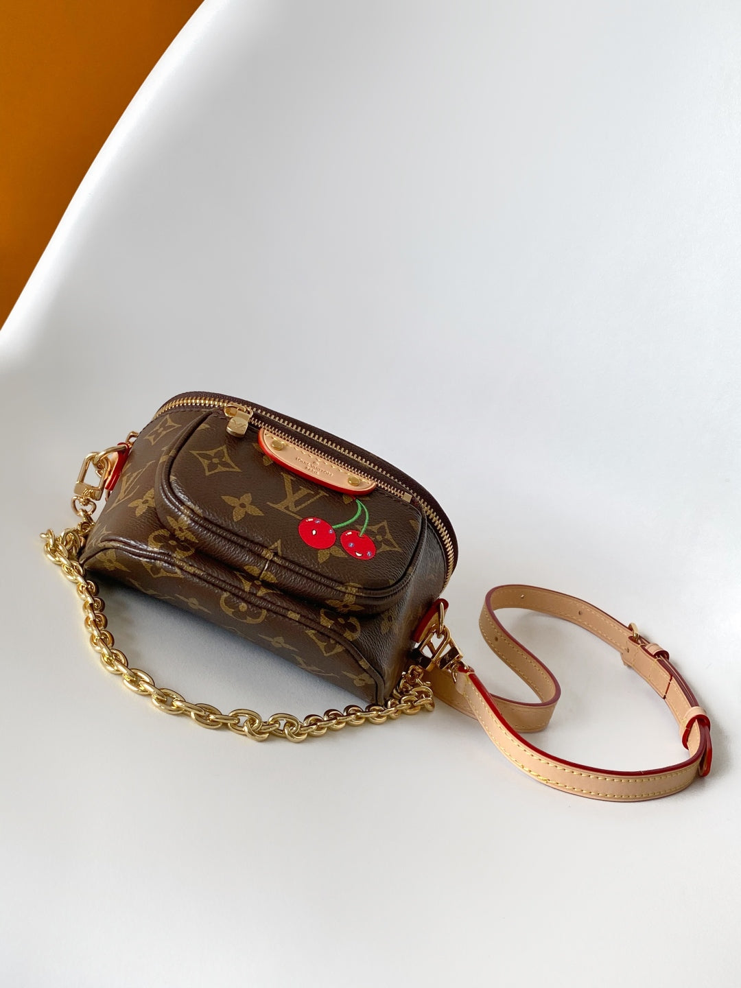 B1R15E37  Popular  leather bag