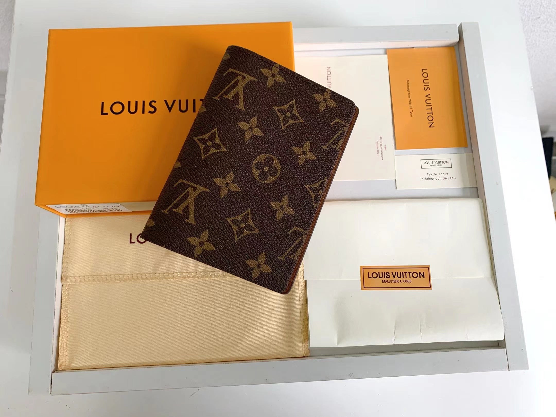 B1A42E300 Popular  leather wallets