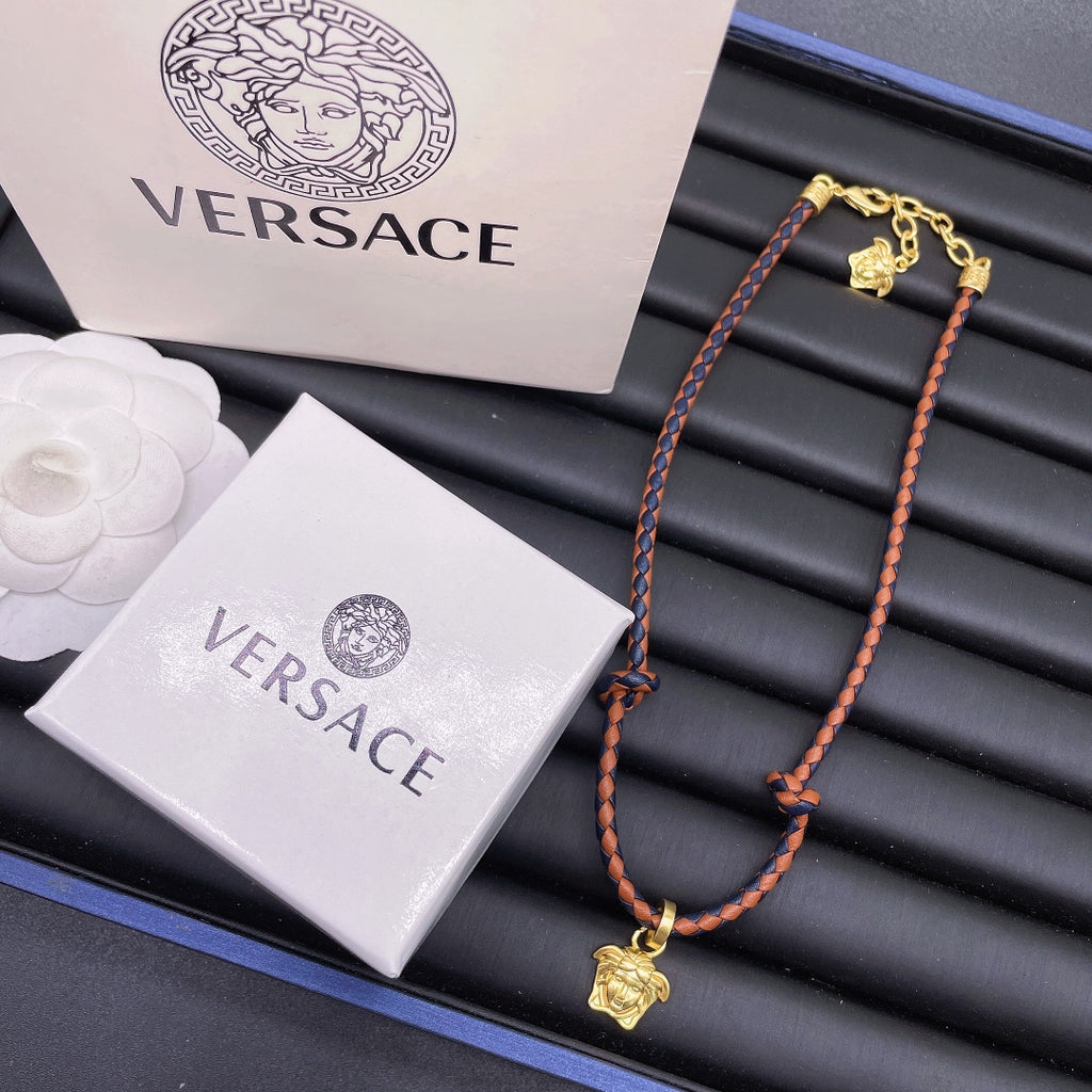 X1Q85V139X Popular Necklace. Bracelets