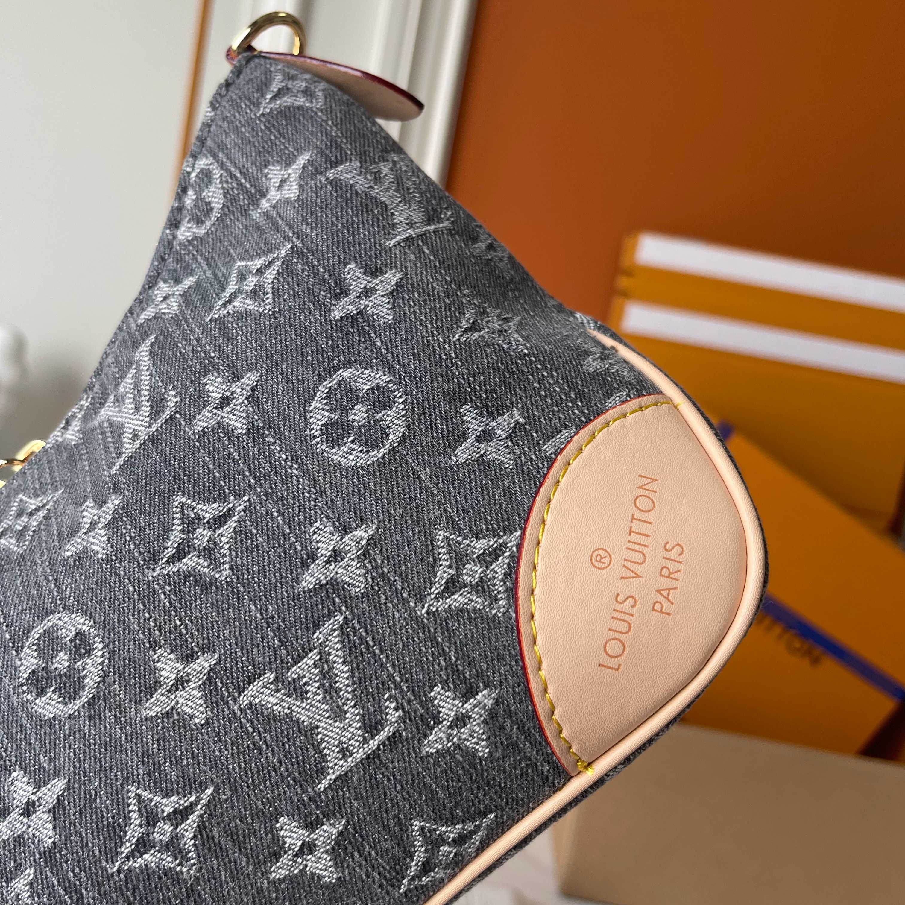 B1R76E04 Popular bag