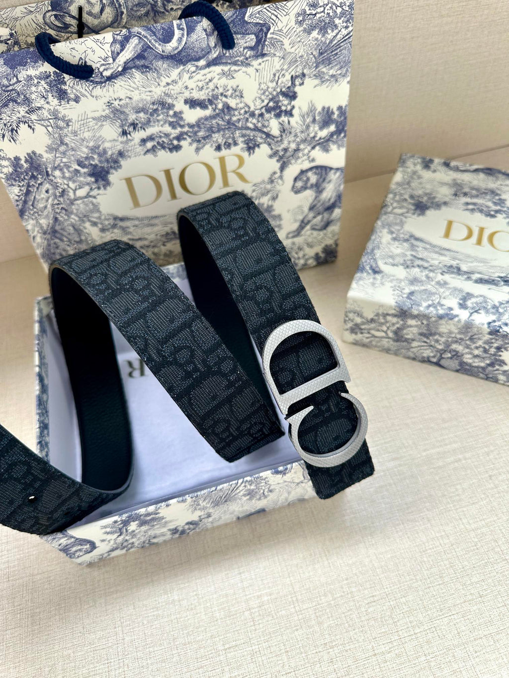 P1R55D197 Popular   High quality belt With full package