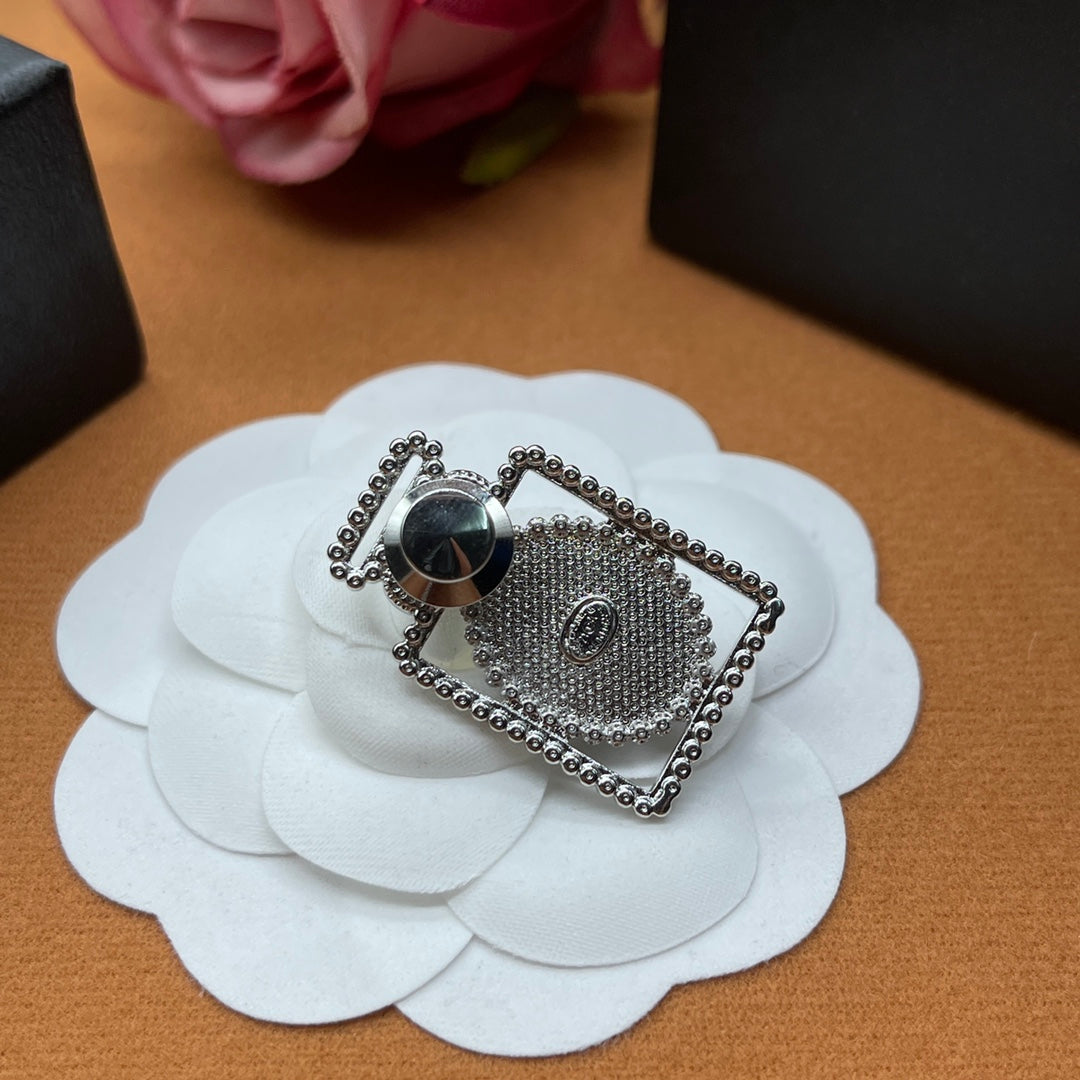 X1Z94C889    Popular Brooch