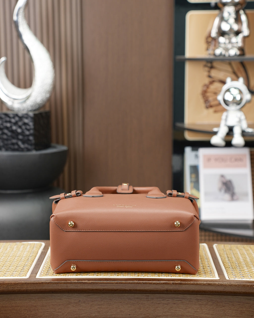 B1R76R20  Popular leather bag