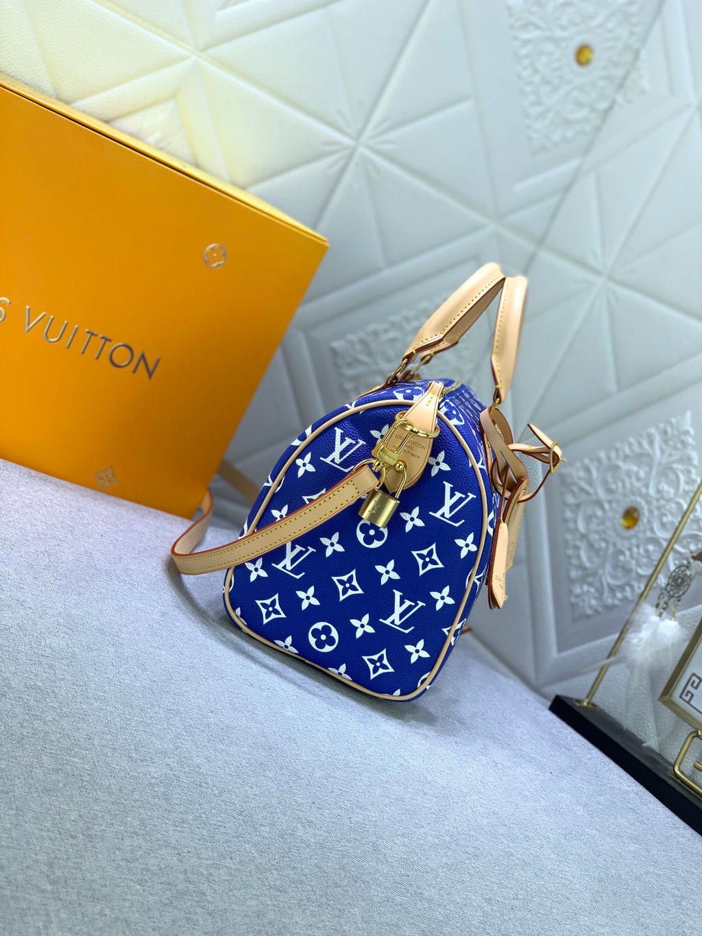 B12X44E268 Popular  leather bag 
