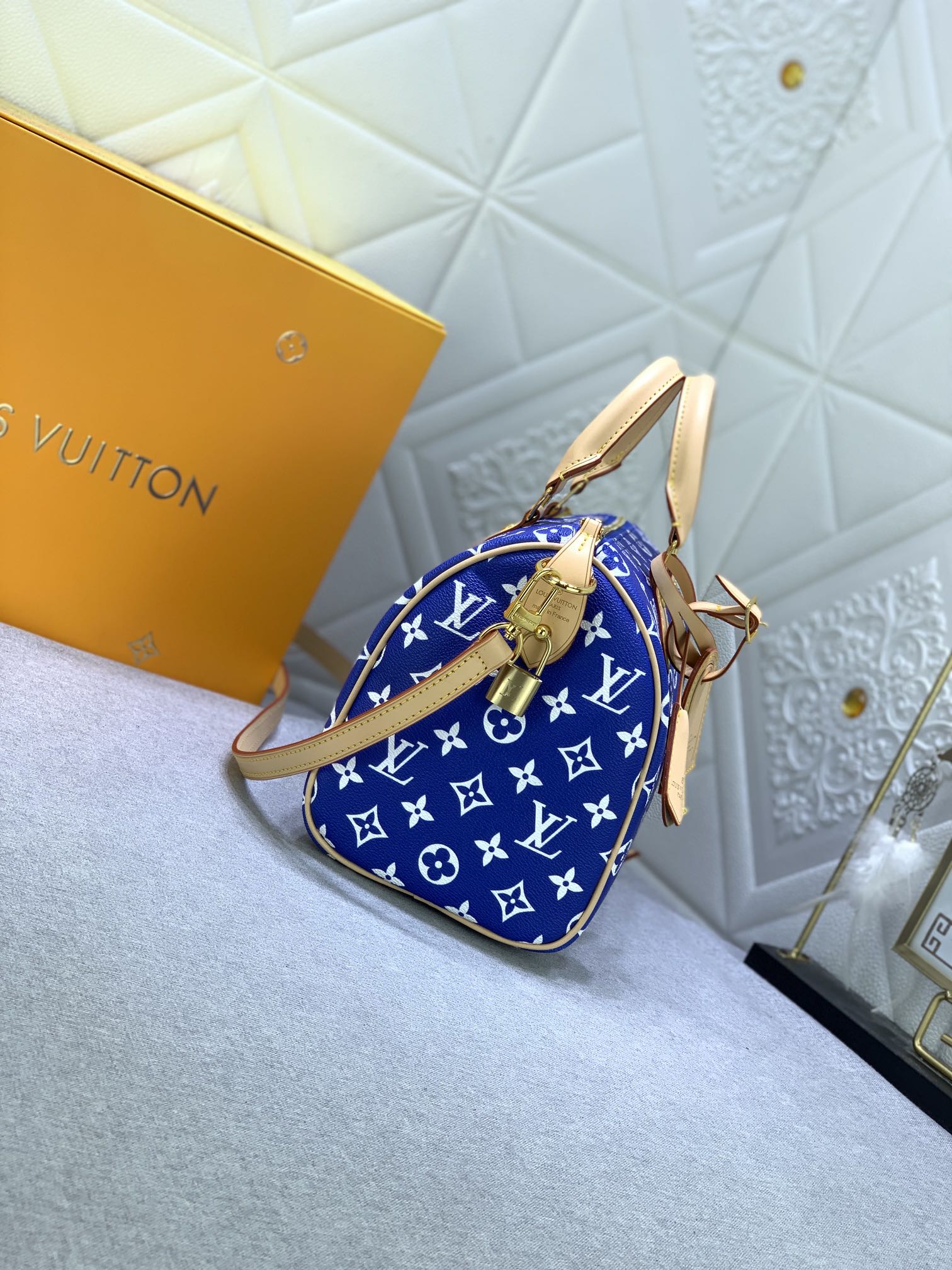 B12X44E268 Popular  leather bag 