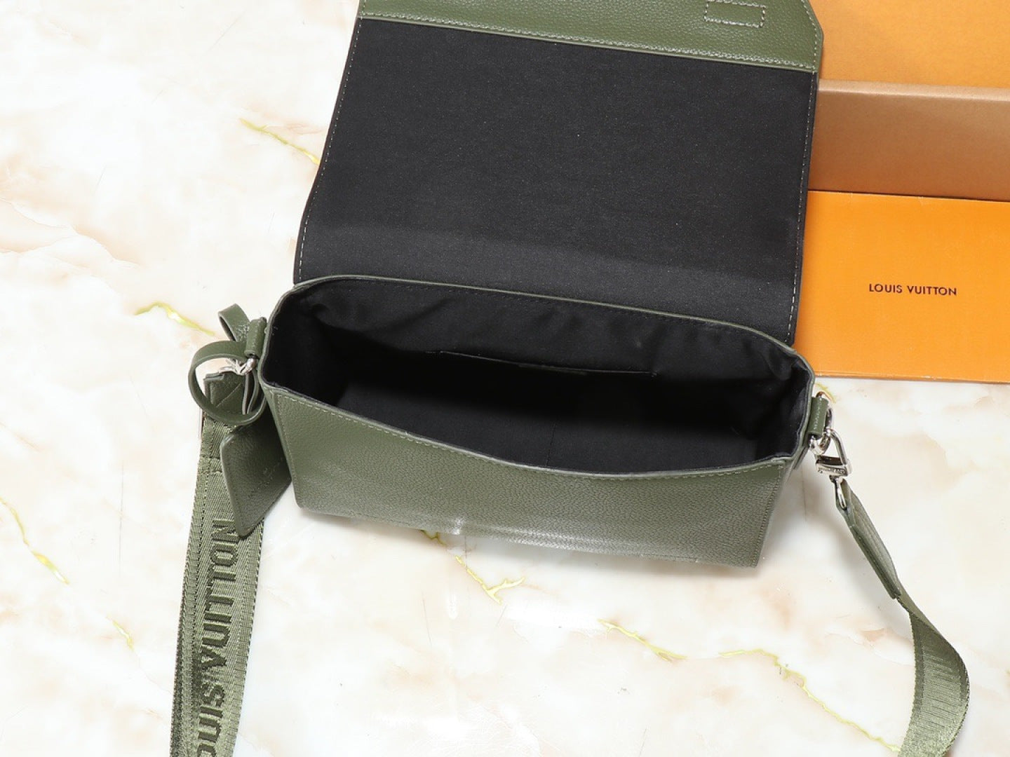 B1P36E77 Popular leather bag