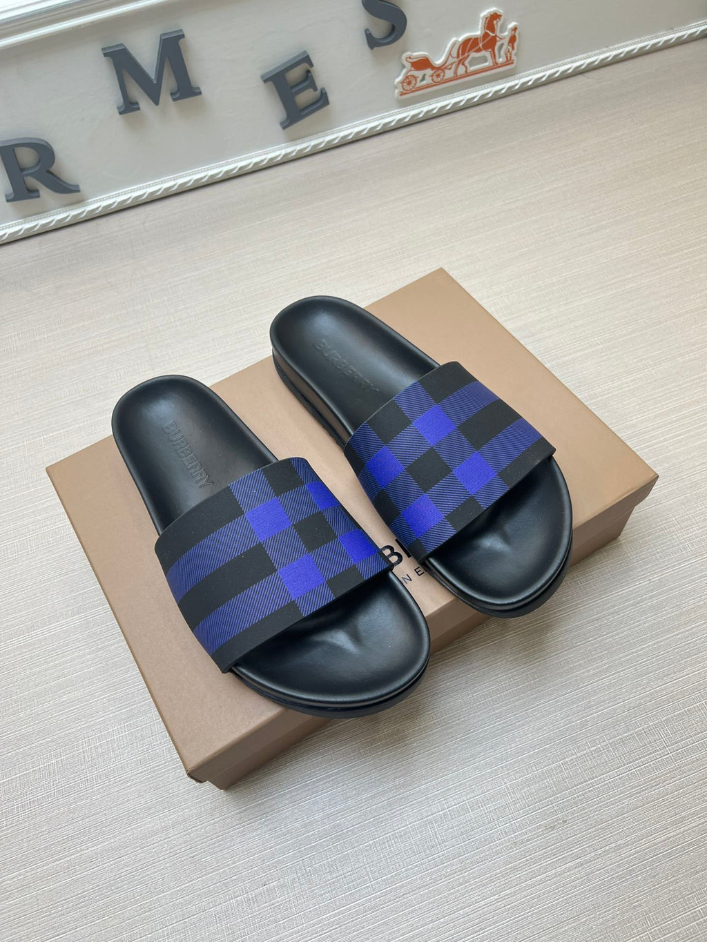 Z5ZR119 Popular slippers