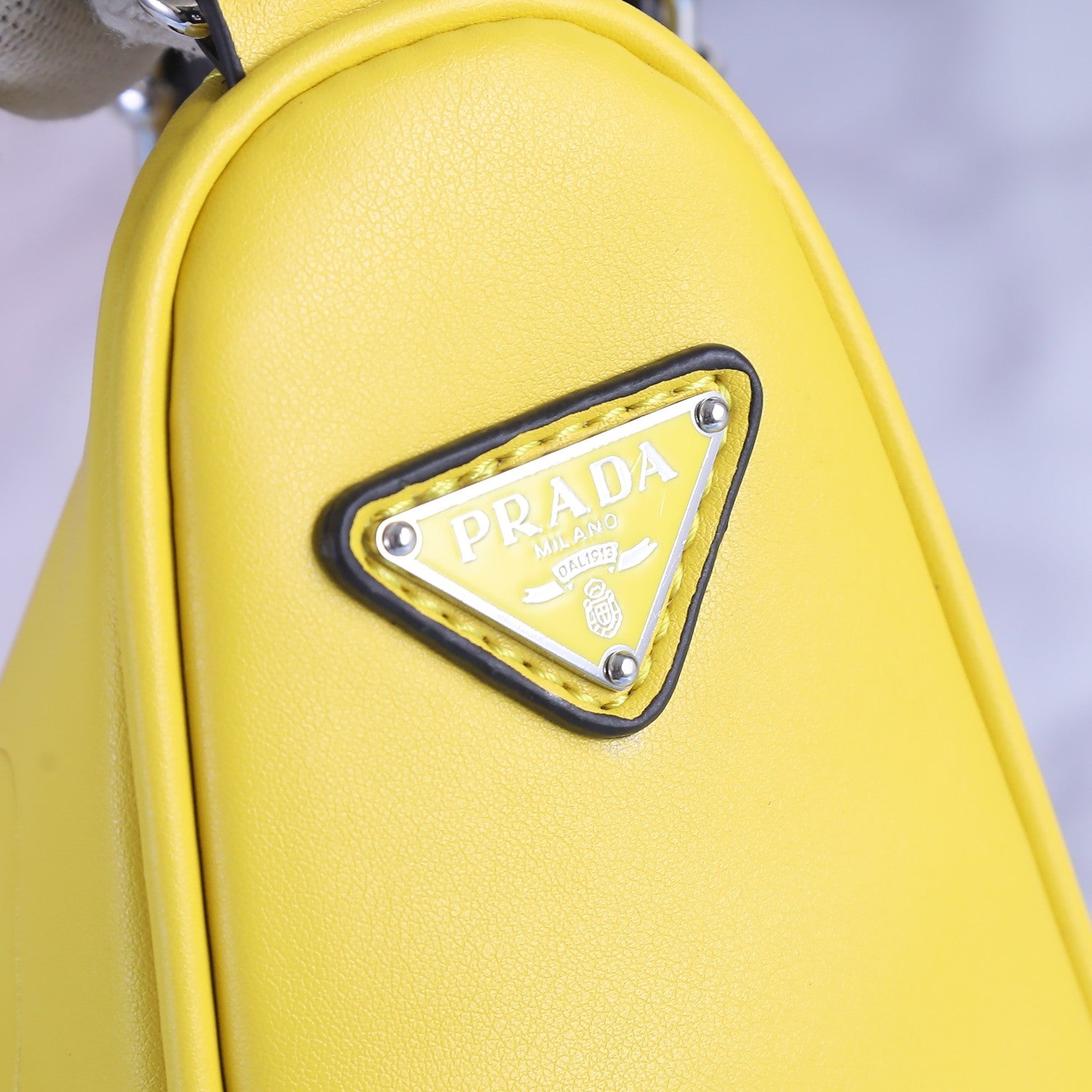 B1X43P82 Popular   leather bag 