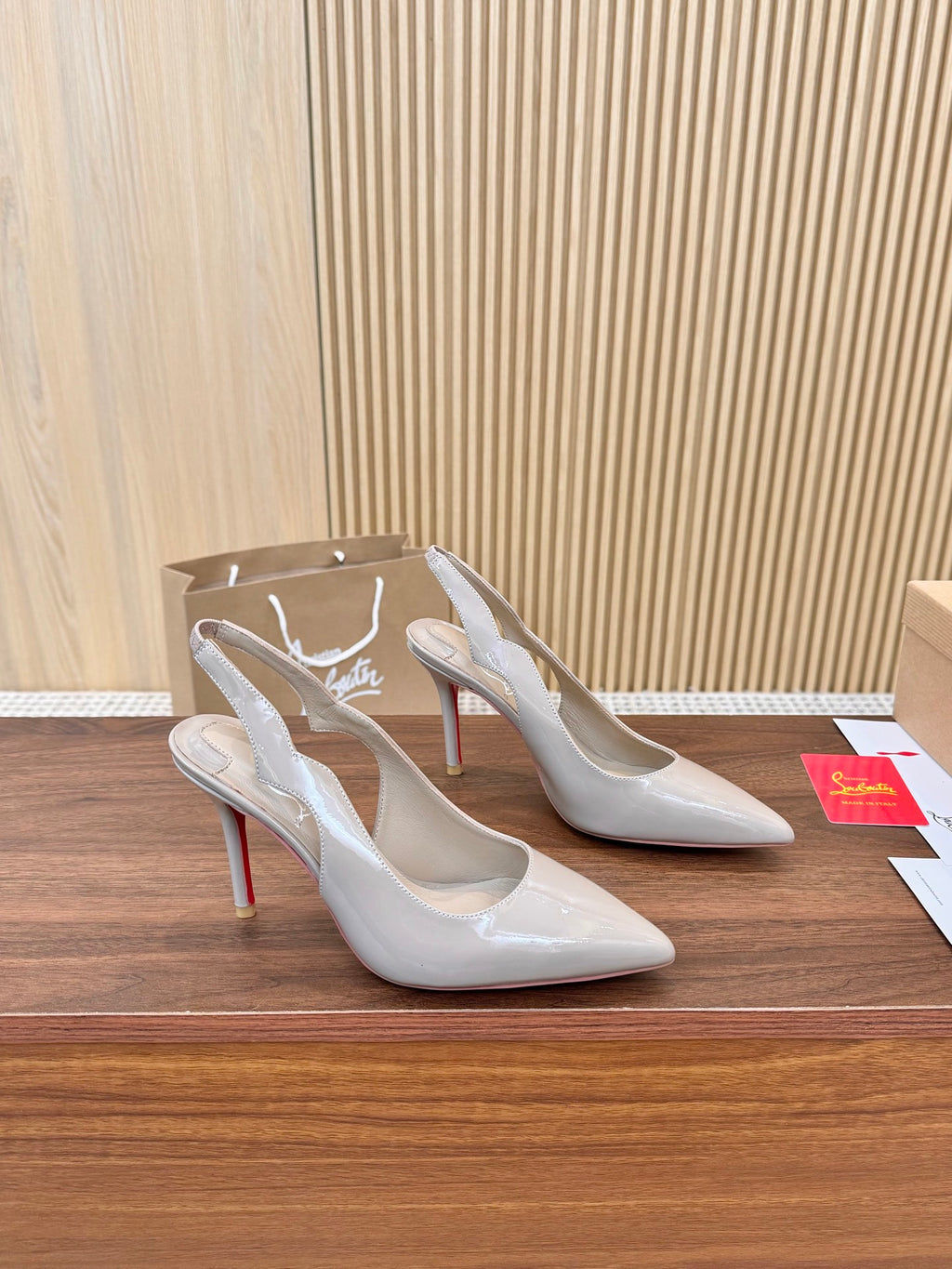Z2N75A5  Popular leather High heels